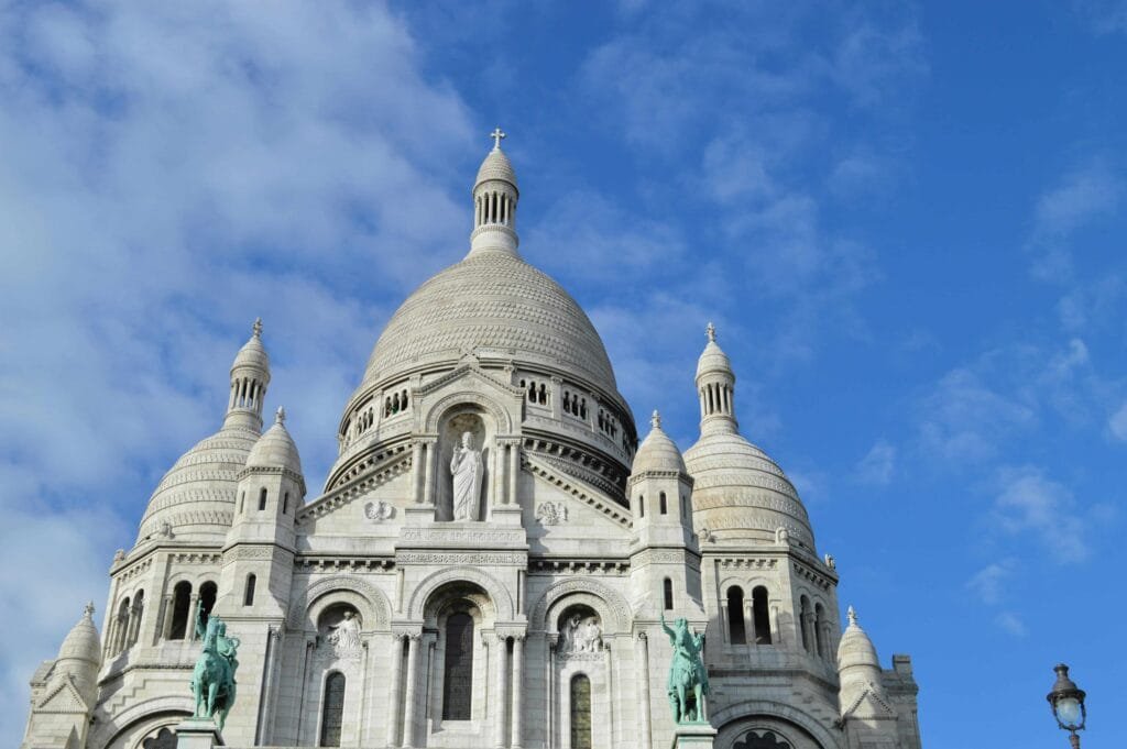 place du Tertre and Sacré-Cœur for the Basilica